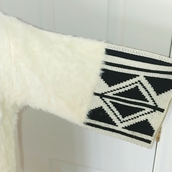 Cream & black geometric cardigan, Minkas NWT - Picture 6 of 12